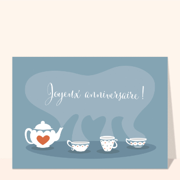 Théière et tasses pour un anniversaire festif