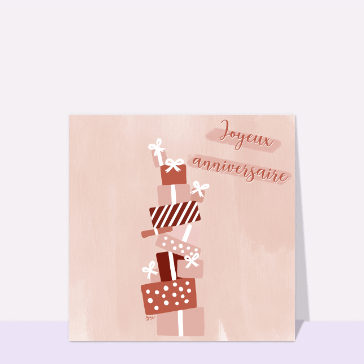 Cadeaux empilés pour un anniversaire joyeux
